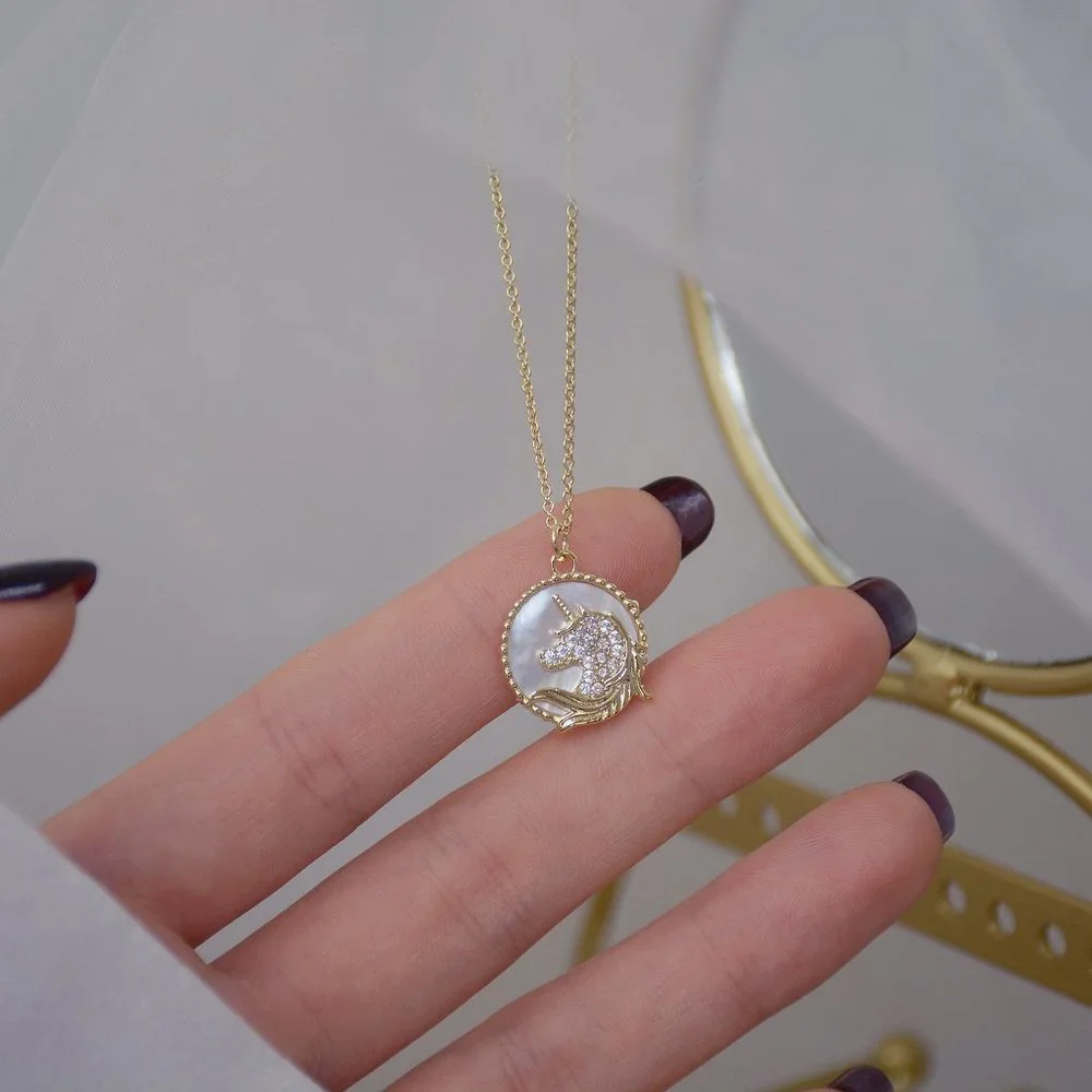 NEW 14K Gold Plated Shell Diamond Unicorn Horse Round Pendant Necklace - Picture 5 of 8